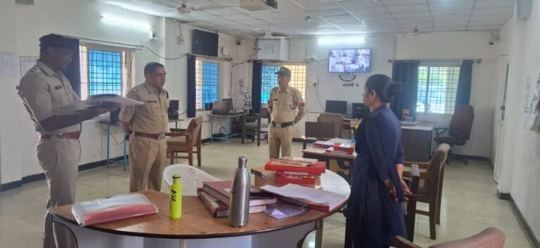 नवागत पुलिस अधीक्षक द्वारा महिला थाना, नर्मदा विहार पुलिस लाइन एवं पुलिस बैंड लाइन का निरीक्षण
