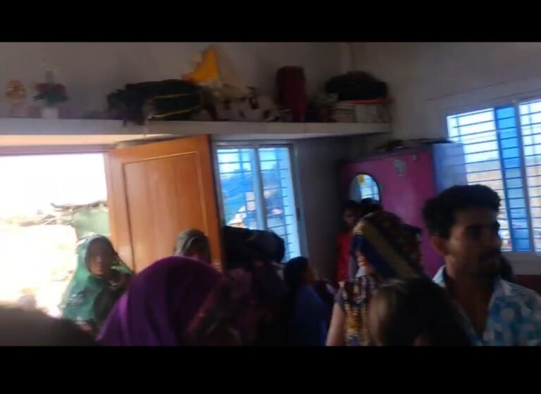 सेंधवा तहसील के मोहाला गांव में तनाव, प्रार्थना के दौरान पथराव और मारपीट का आरोप